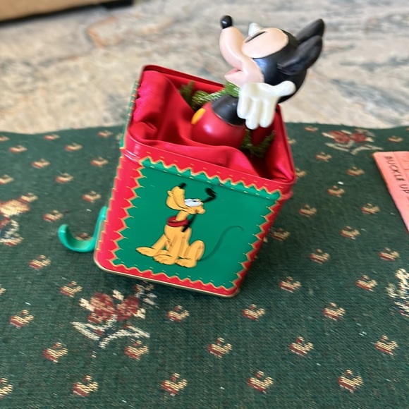 Disney’s Disney’s store exclusive Mickey in the box stocking holder - Picture 5 of 8